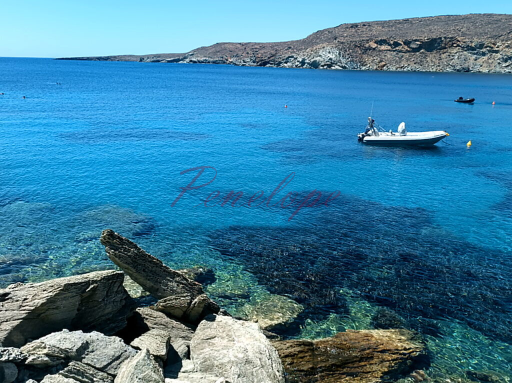 Κύθνος γαλαζοπράσινα νερά