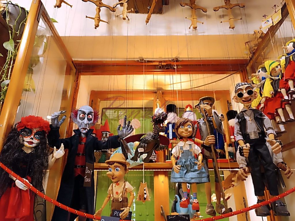 μαριονέτες