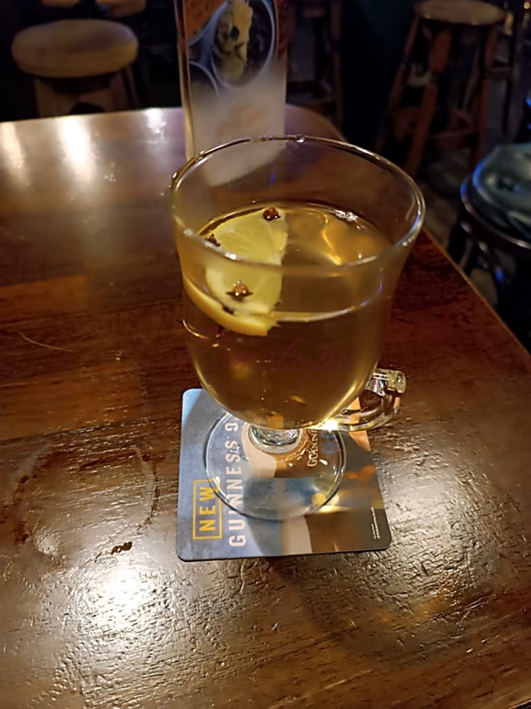 ζεστό ουισκι