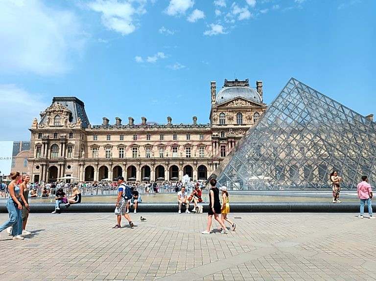 Περιπλανήσεις στο Παρίσι με το έτερον ήμισυ